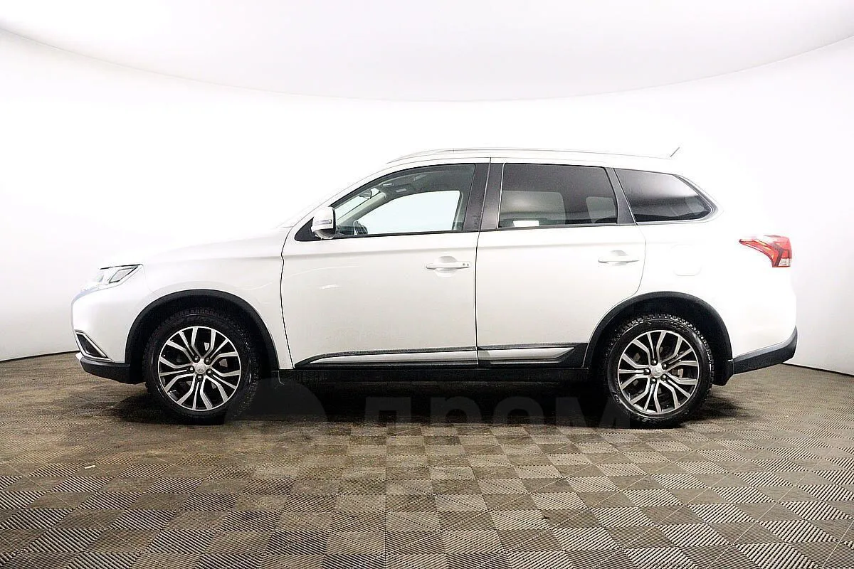 Mitsubishi Outlander Image 8